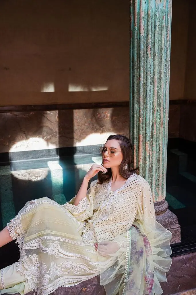 Sobia Nazir Luxury Lawn L20-8B-2